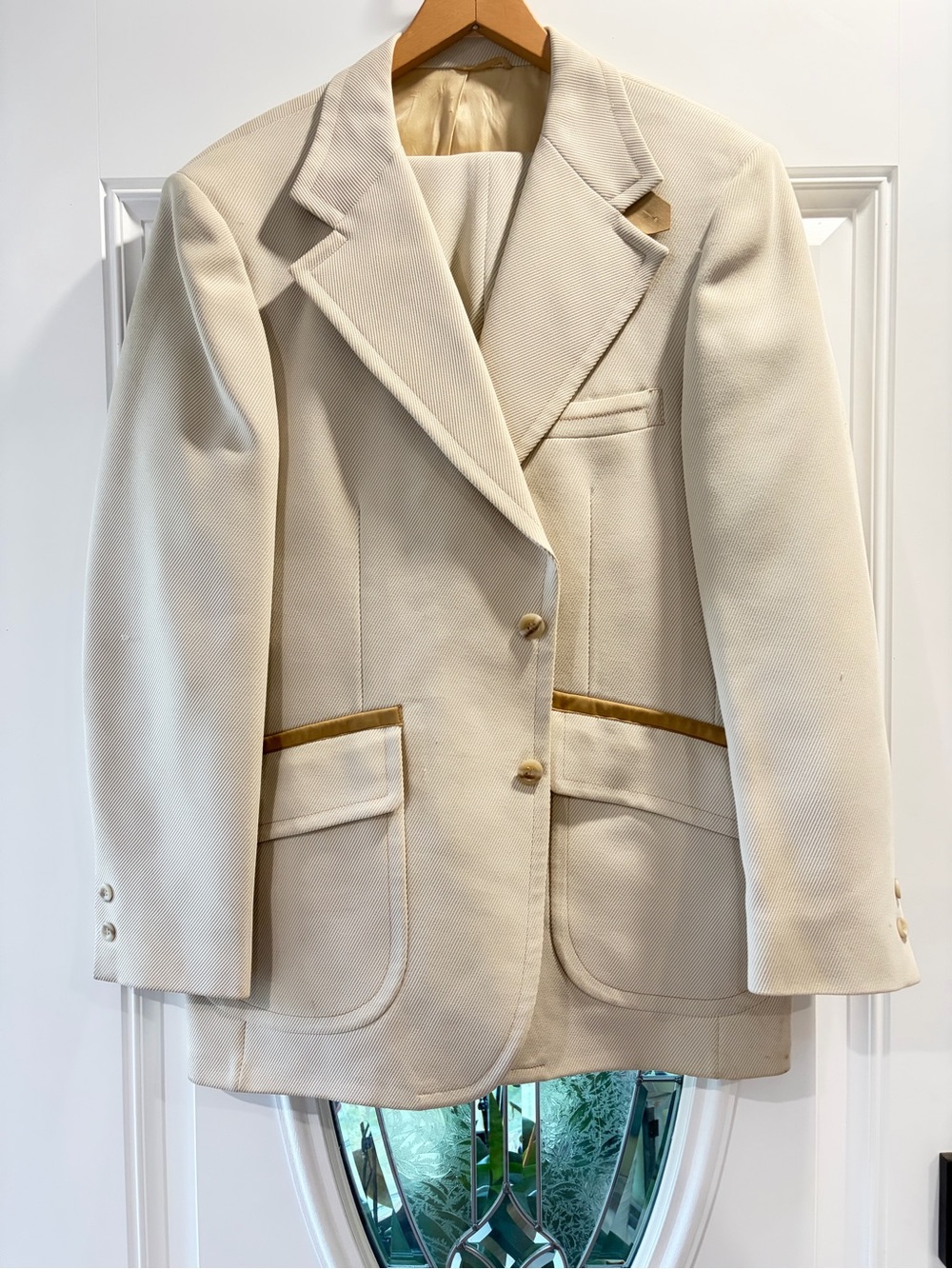 Men's Vintage Cream Single-Breasted Suit with Gold Trim + A LITTLE GIFT 🎁